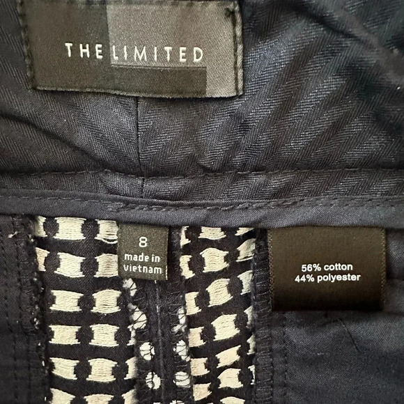 The Limited Brand Navy & White polka dot short shorts. Size 8 - Picture 3 of 5